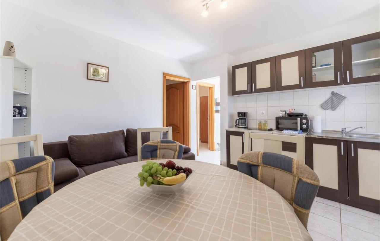 Cozy Apartment In Pula With Kitchen Eksteriør bilde