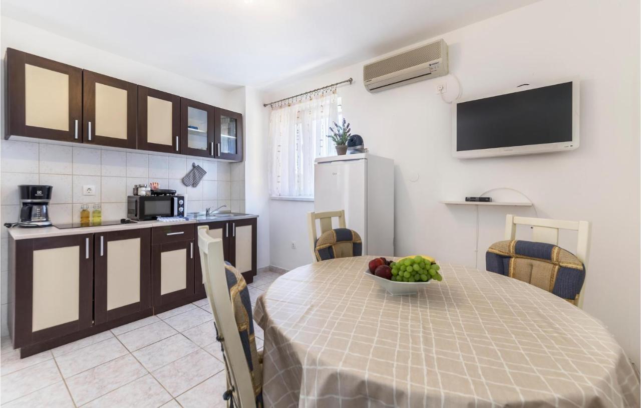 Cozy Apartment In Pula With Kitchen Eksteriør bilde