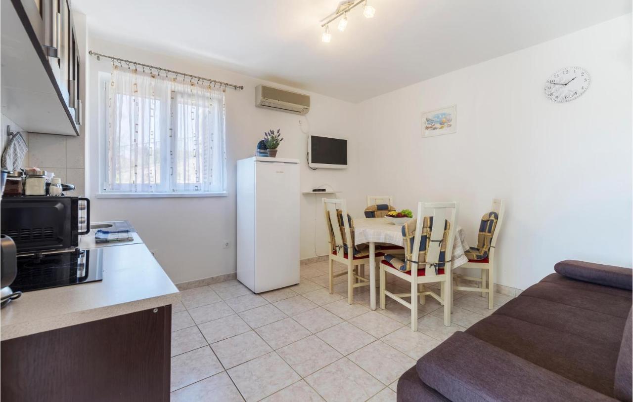 Cozy Apartment In Pula With Kitchen Eksteriør bilde