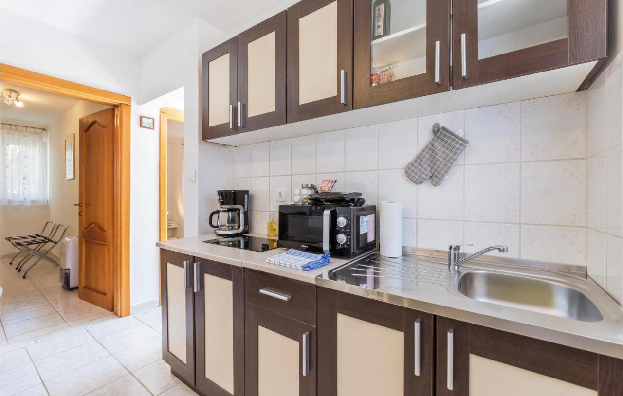 Cozy Apartment In Pula With Kitchen Eksteriør bilde